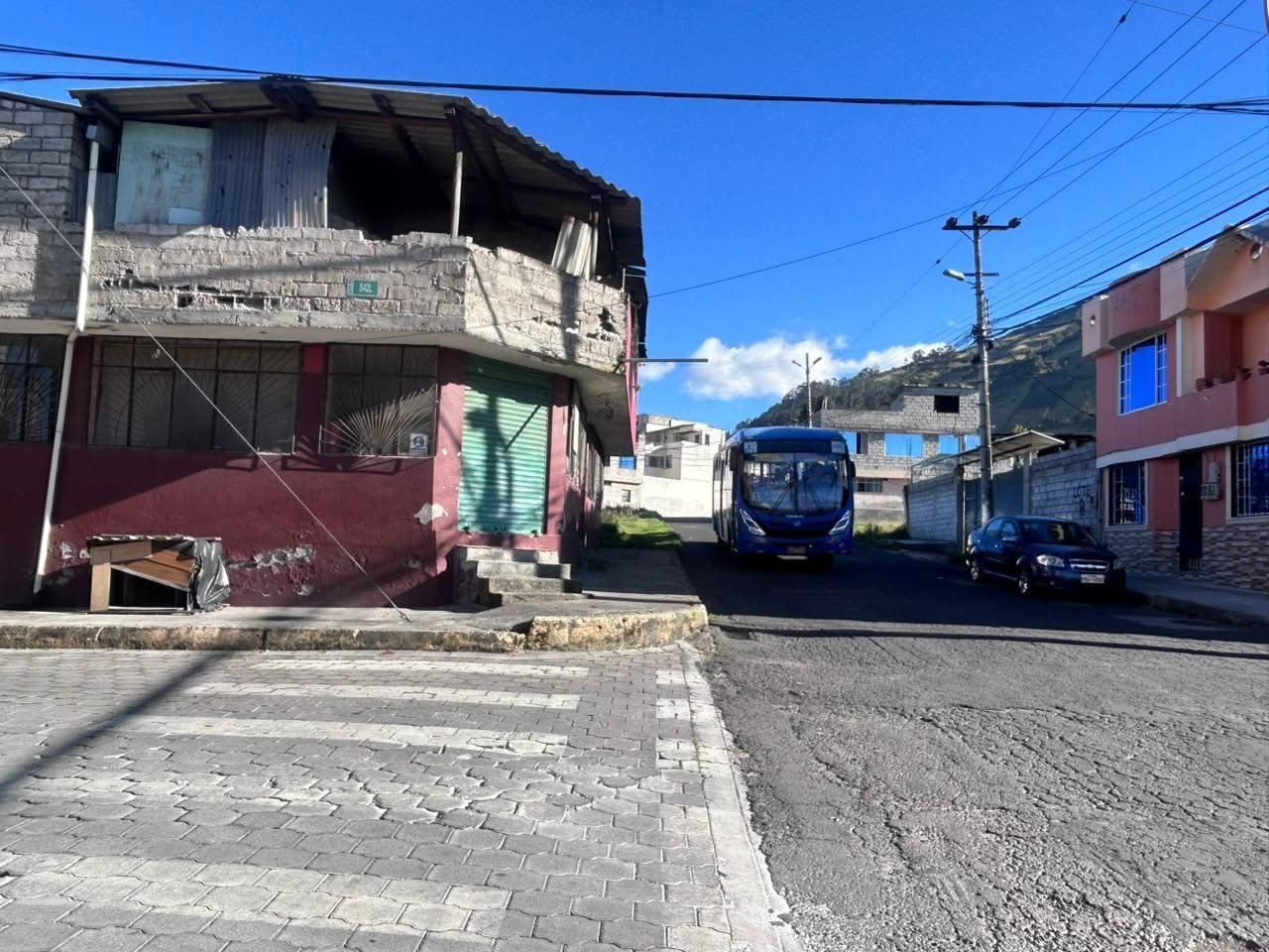 ¡CASA ESQUINERA EN VENTA! 🏡 – La Merced, Sur de Quito 📍