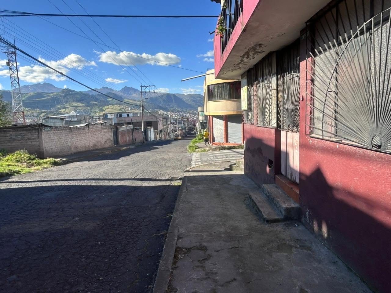 ¡CASA ESQUINERA EN VENTA! 🏡 – La Merced, Sur de Quito 📍