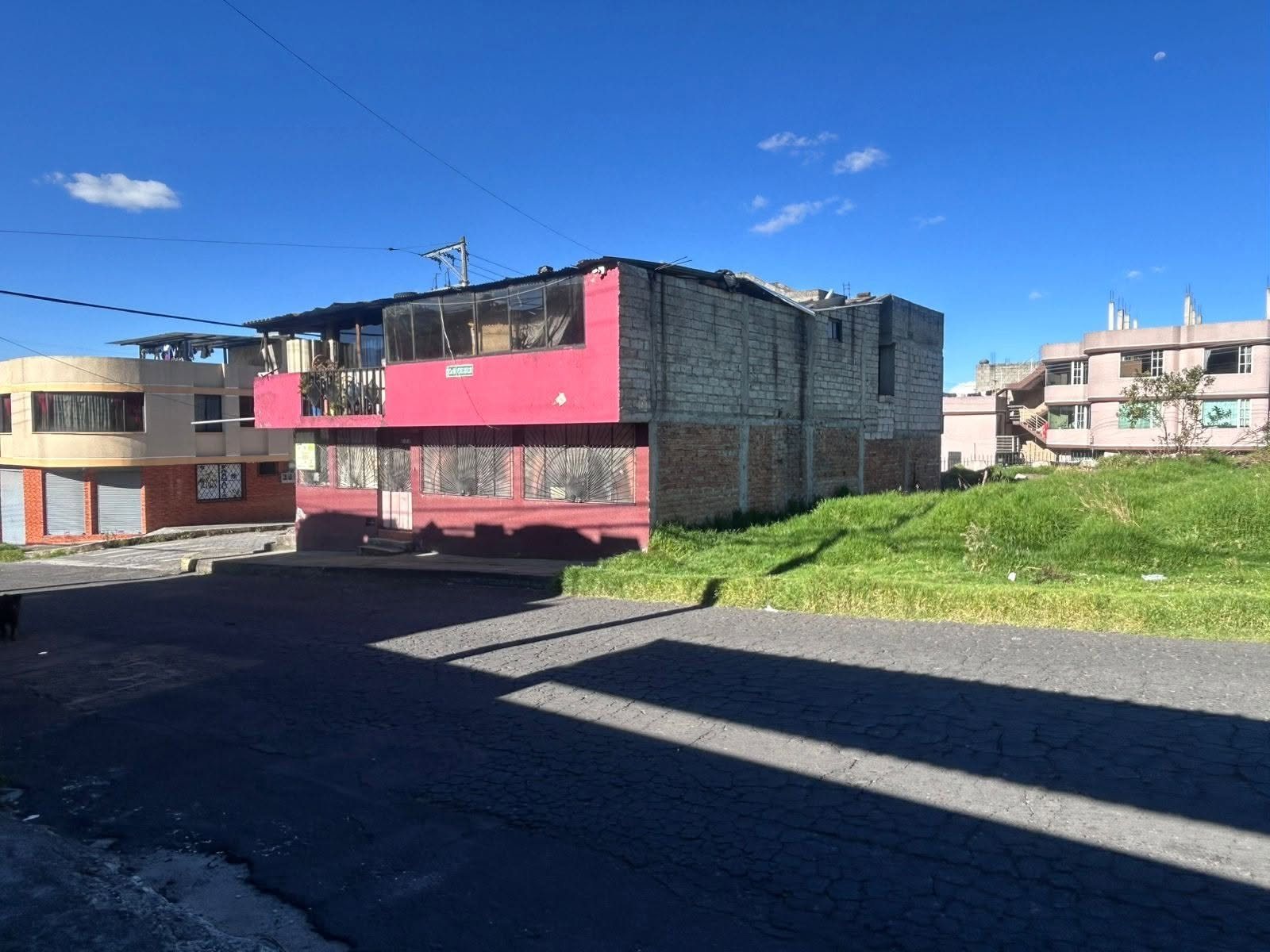 ¡CASA ESQUINERA EN VENTA! 🏡 – La Merced, Sur de Quito 📍