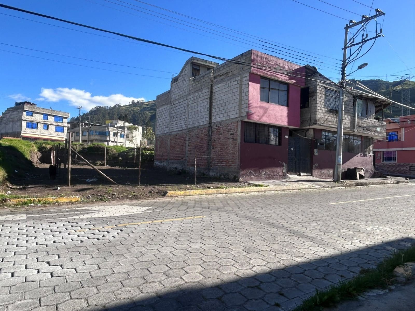 ¡CASA ESQUINERA EN VENTA! 🏡 – La Merced, Sur de Quito 📍